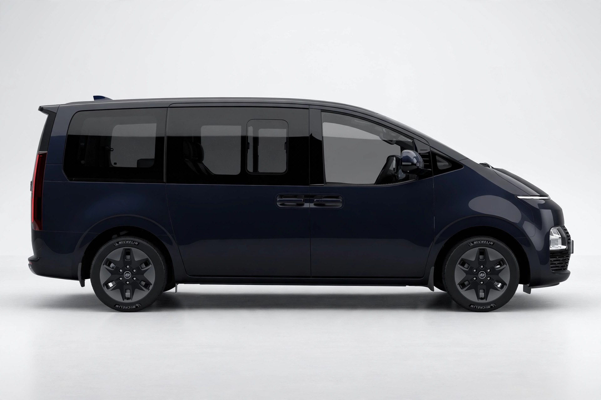 Toyota Staria 7-Seater — Airport Taxi Jeddah fleet